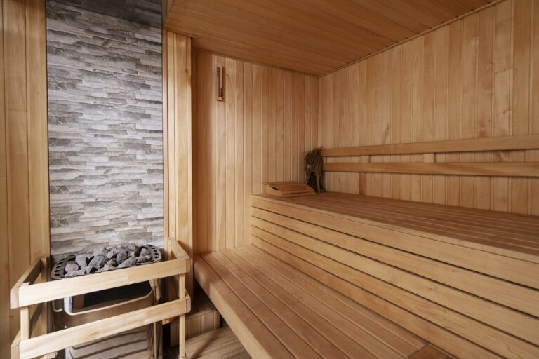 Read more about the article Sauna sucha – najważniejsze informacje – wady i zalety sauny suchej